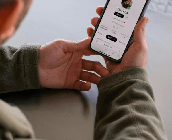 Stablecoin Payment 1 customer pays 600x490 1